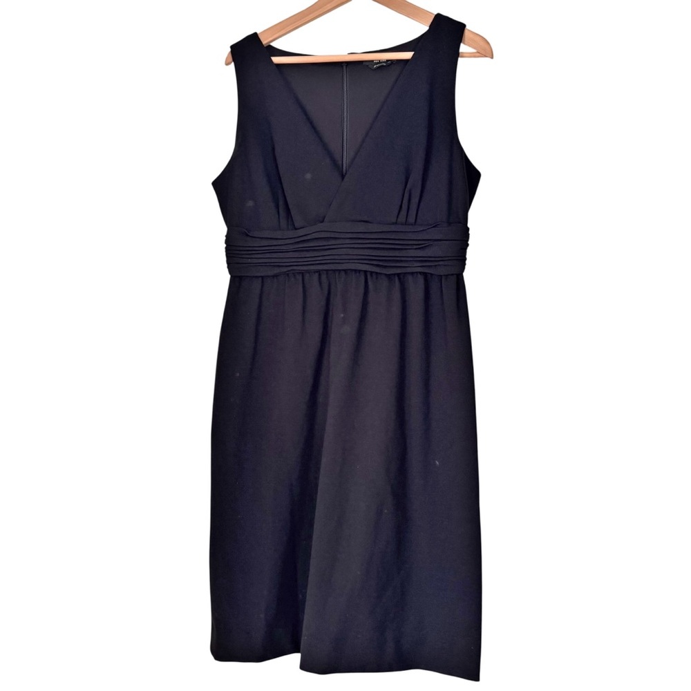 Kate Spade New York Black Cocktail Dress Size 12 V-Neck Sleeveless Knee Length